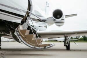 Acquisto di un jet privato a Dubai - tutto ciò che devi sapere prima di firmare