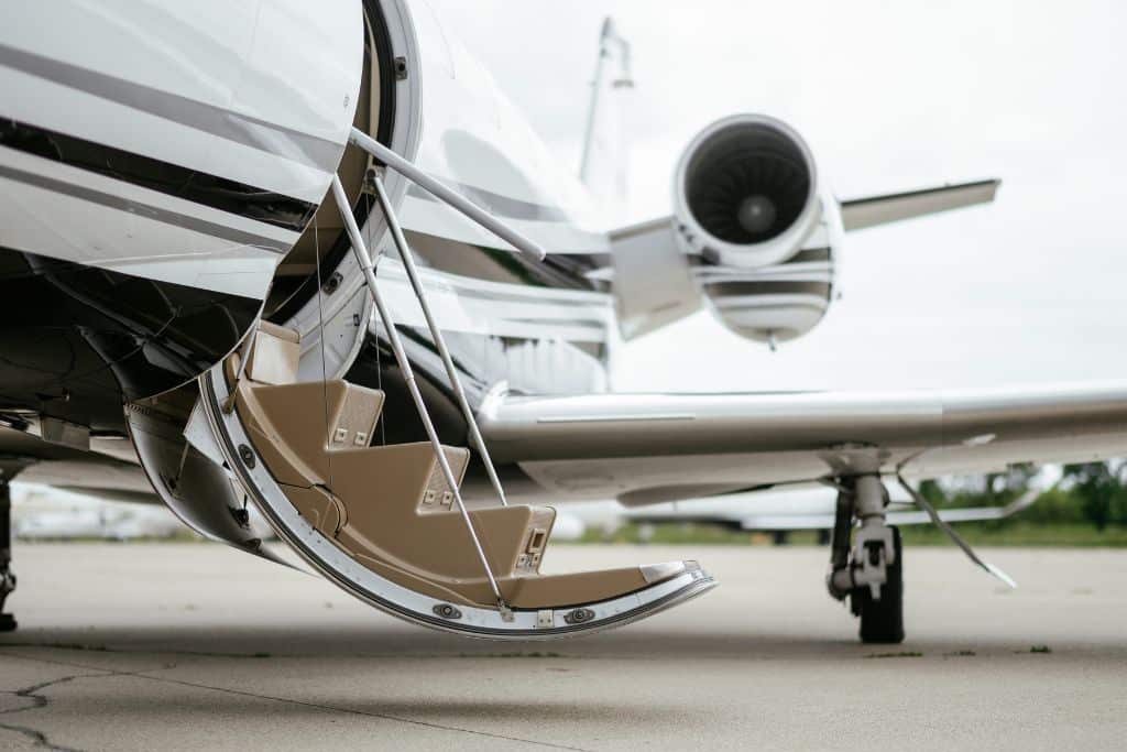 Acquisto di un jet privato a Dubai - tutto ciò che devi sapere prima di firmare