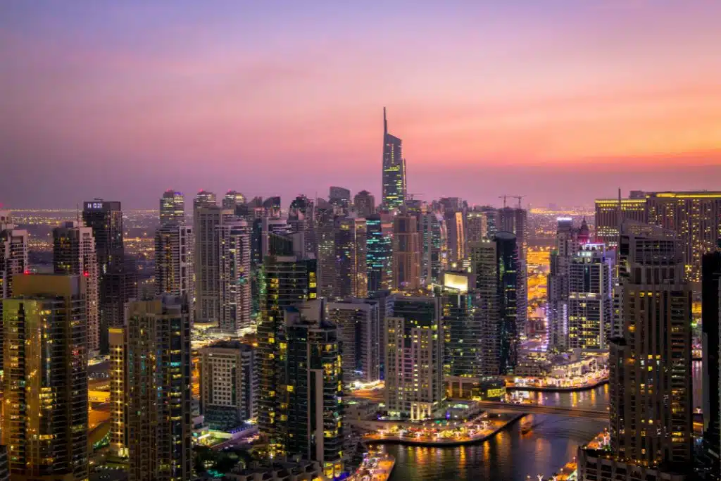 Licenziamento a Dubai - diritti del dipendente, preavviso e tutele previste dalla legge del lavoro