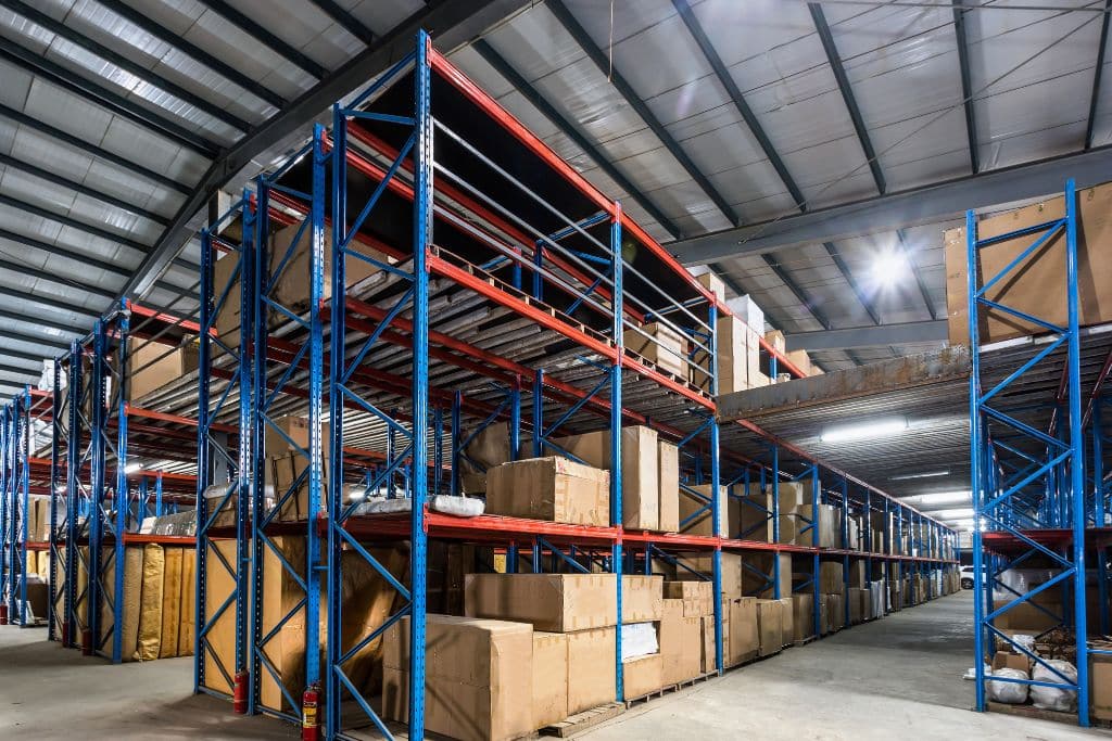 Investire in magazzini a Dubai - rendimenti, zone strategiche e opportunità nel settore logistico